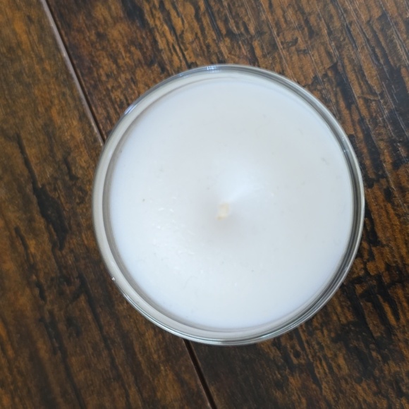 NEW! Jo Malone, English Pear & Freesia Mini Candle, 35g - Picture 2 of 3